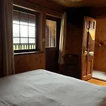 Cosy Lakeside With Option To Add Private Hot Tub Chalet