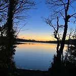 Cosy Lakeside With Option To Add Private Hot Tub Duneena