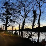 Cosy Lakeside With Option To Add Private Hot Tub Duneena