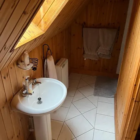 Cosy Lakeside With Option To Add Private Hot Tub Duneena