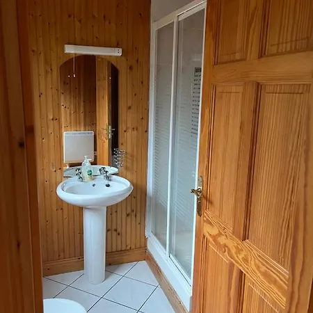Cosy Lakeside With Option To Add Private Hot Tub Horská chata *
