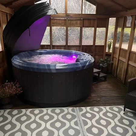Cosy Lakeside With Option To Add Private Hot Tub Chalet Duneena