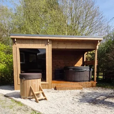 Cosy Lakeside With Option To Add Private Hot Tub Chalet *