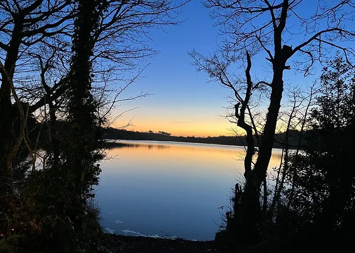 Cosy Lakeside With Option To Add Private Hot Tub Duneena