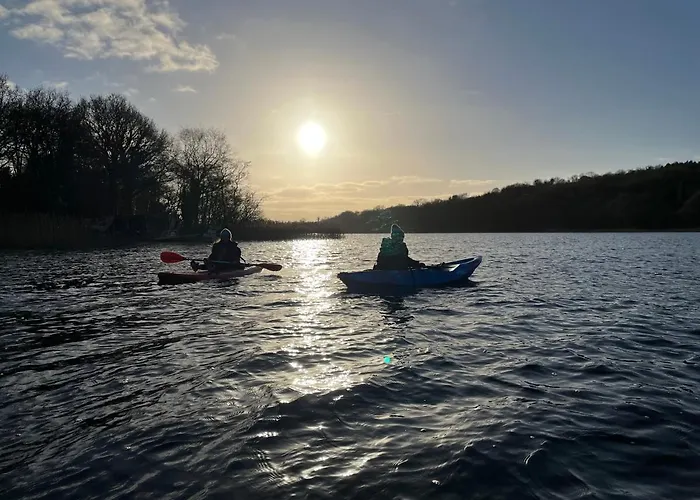 Cosy Lakeside With Option To Add Private Hot Tub Duneena