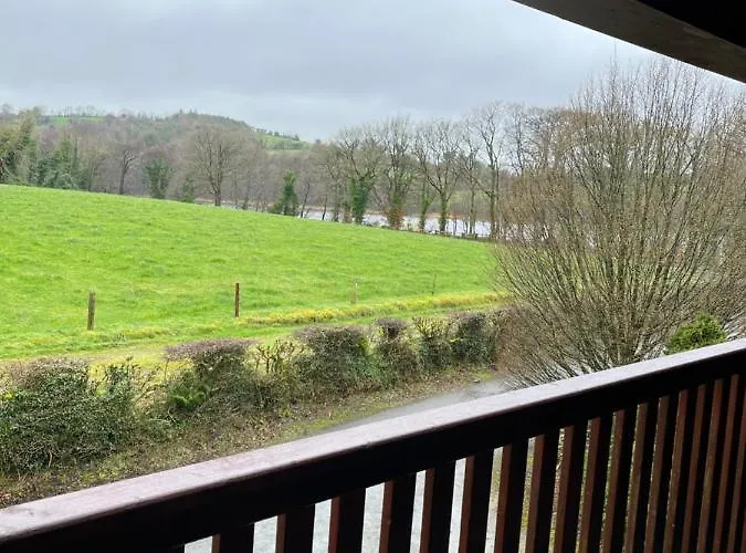 Cosy Lakeside With Option To Add Private Hot Tub Duneena