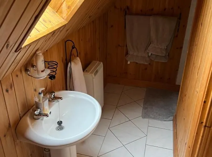 Cosy Lakeside With Option To Add Private Hot Tub Duneena