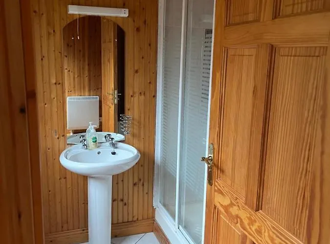 Cosy Lakeside With Option To Add Private Hot Tub Alpehytte *