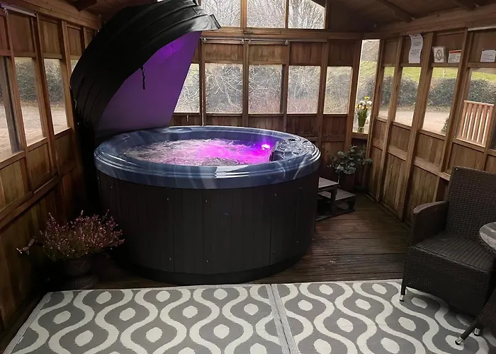 Cosy Lakeside With Option To Add Private Hot Tub Chalet Duneena