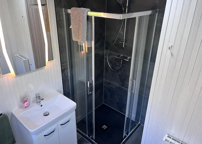 Cosy Lakeside With Option To Add Private Hot Tub *